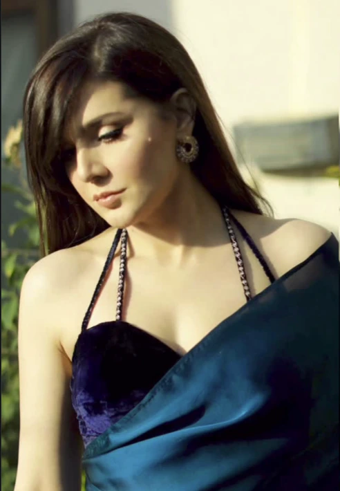 Mahnoor Baloch - SixScreens