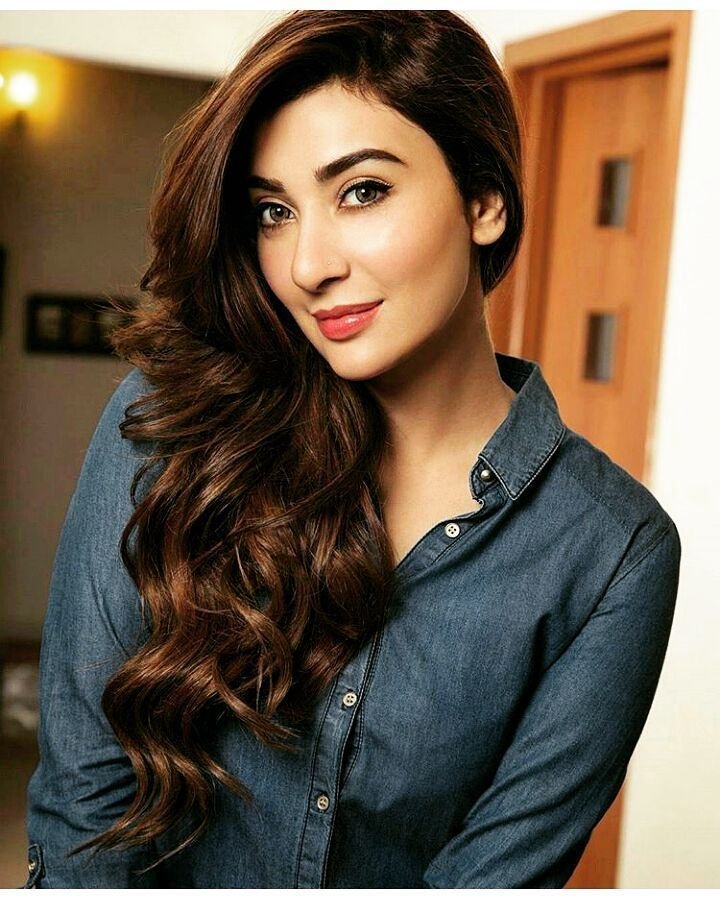 Ayesha Khan 1